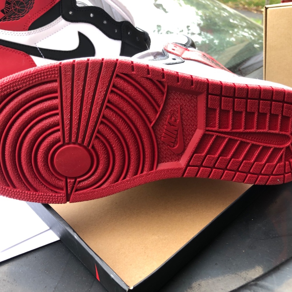 Air Jordan 1 Retro High OG - Picture 6 of 14